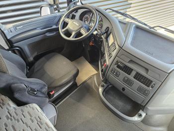 DAF XF 440 4x2 / LES / SCHOOL / TAIL LIFT / 4 SEATS